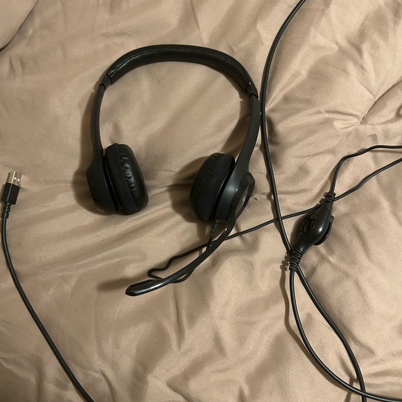 Logitech Headset - Picture 1 of 3